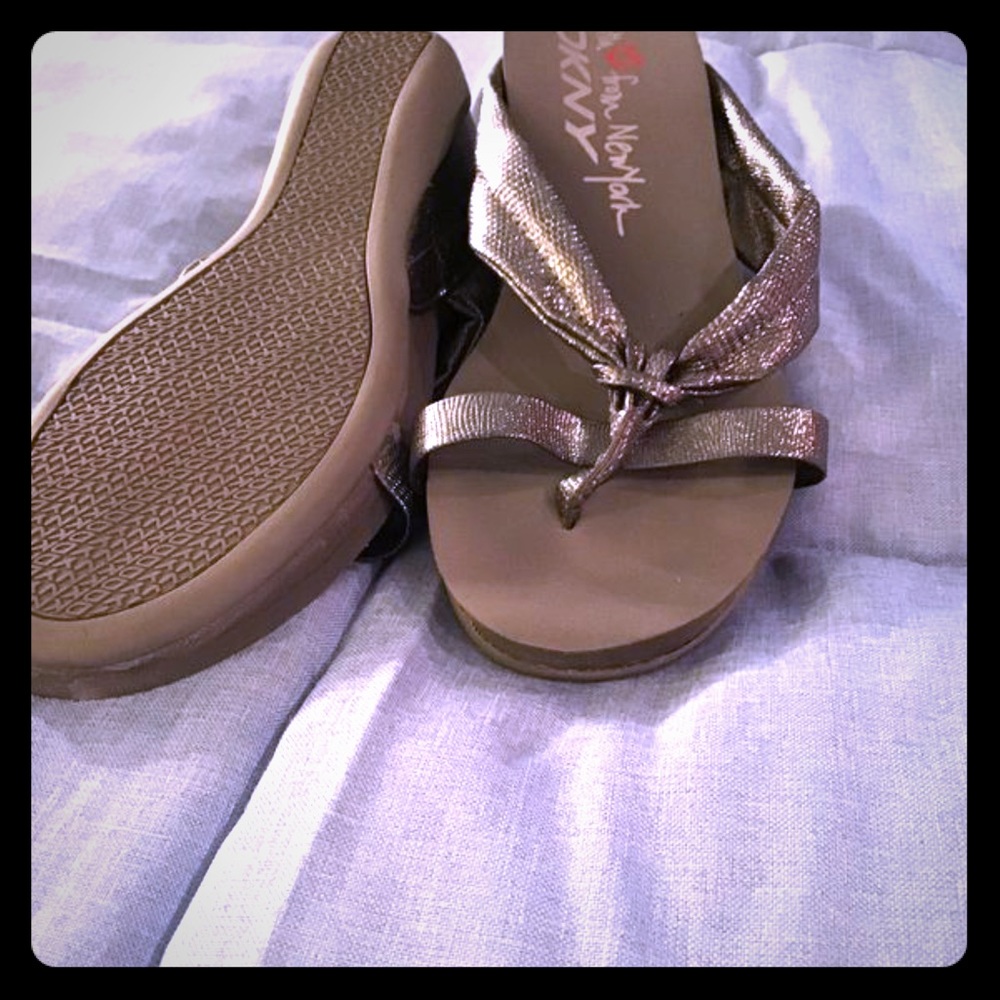 Comfy silver shoes, never worn. 🍂🍁🍂🍁